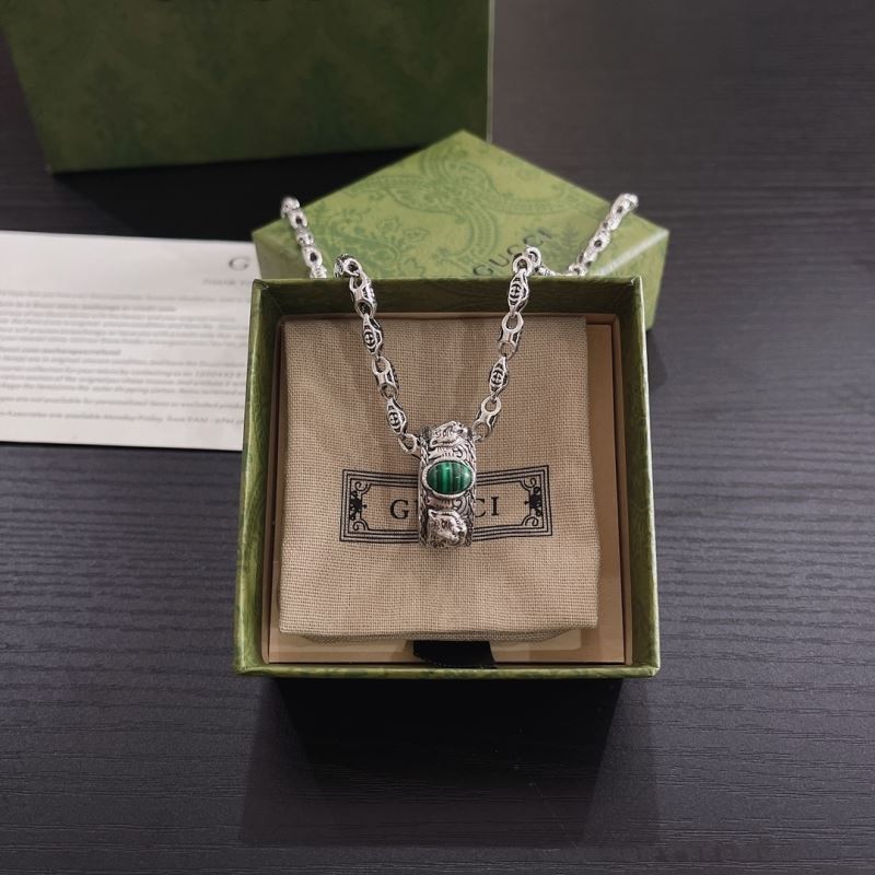 G*u*i necklaces